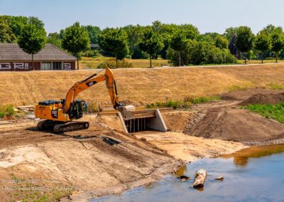 Renaturierung der Ems mit Stückenschneider